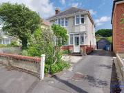 3 bedroom detached house for sale in Hennings Park Road,...