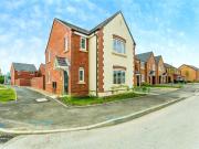 3 bedroom detached house for sale in High Road,...