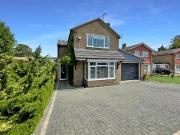 3 bedroom detached house for sale in Holmfield Close,...