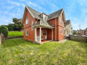 3 bedroom detached house for sale in Kelvin Road,...
