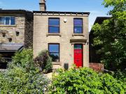3 bedroom detached house for sale in New Hey Road,...