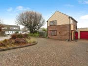 3 bedroom detached house for sale in Pine Crescent,...