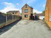 3 bedroom detached house for sale in Plumpton Close,...