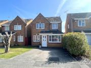 3 bedroom detached house for sale in Redbridge Close,...