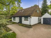 3 bedroom detached house for sale in Tinshill Road,...