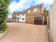 3 bedroom detached house for sale in Tippendell Lane,...
