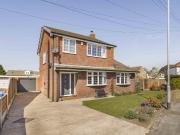 3 bedroom detached house for sale in Turnberry Close,...