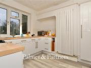 3 bedroom detached house for sale in Valley Road,...