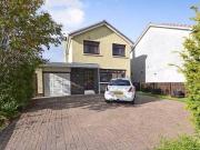 3 bedroom detached house for sale in Willow Drive...