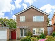 3 bedroom detached house for sale in Woodbourne Farnham GU9