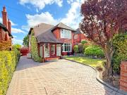 3 bedroom detached house for sale in Woodlands Road,...