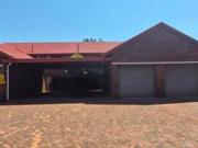 3 bedroom duplex on the market in si.