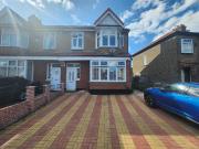 3 bedroom end of terrace house for rent in Barley Lane,...
