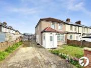 3 bedroom end of terrace house for rent in Cedar Road,...