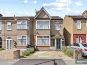 3 bedroom end of terrace house for rent in Clinton...
