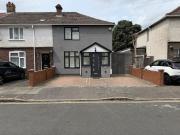 3 bedroom end of terrace house for rent in Fleming Mead,...