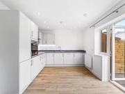 3 bedroom end of terrace house for rent in Includes a...