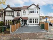 3 bedroom end of terrace house for rent in Kings Head...