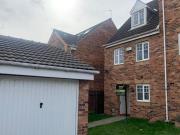 3 Bedroom End Of Terrace House For Rent In Kingswood