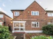 3 bedroom end of terrace house for rent in Manor Park...
