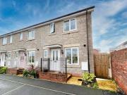 3 bedroom end of terrace house for sale in 17 Clos...