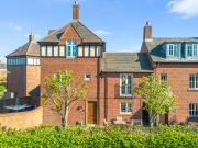 3 bedroom end of terrace house for sale in Archers Green...