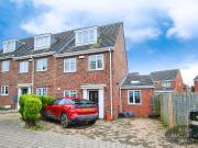 3 bedroom end of terrace house for sale in Ashover Road,...