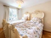 3 bedroom end of terrace house for sale in Barn Meadow,...