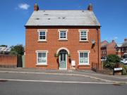 3 bedroom end of terrace house for sale in Barr Piece,...