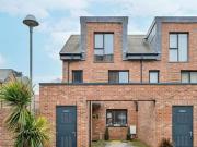 3 Bedroom End Of Terrace House For Sale In Brentford