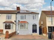 3 bedroom end of terrace house for sale in Dundridge...