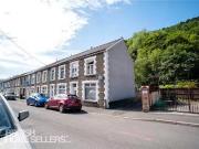 3 Bedroom End Of Terrace House For Sale In Glandwr...