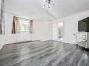 3 bedroom end of terrace house for sale in Hickling...