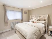 3 bedroom end of terrace house for sale in Higher St....