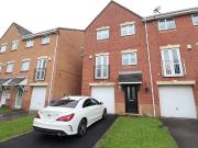 3 bedroom end of terrace house for sale in Hills Close,...