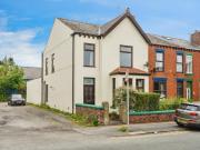 3 bedroom end of terrace house for sale in Park Road,...