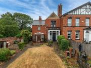 3 bedroom end of terrace house for sale in Walkers Lane,...