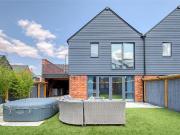 3 bedroom end of terrace house for sale in Wentworth...