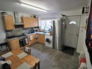 3 bedroom end of terrace house to rent