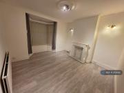 3 bedroom end of terrace house to rent