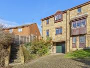 3 bedroom end of terrace house to rent