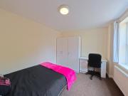 3 bedroom end of terrace house to rent