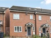 3 bedroom end of terrace house to rent