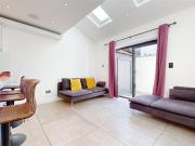 3 bedroom end of terrace house to rent