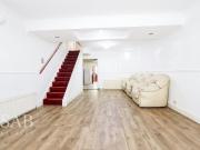 3 bedroom end of terrace house to rent