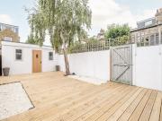 3 bedroom end of terrace house to rent