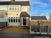 3 bedroom end of terrace house to rent