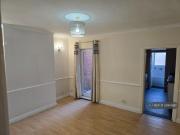 3 bedroom end of terrace house to rent