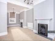 3 bedroom end of terrace house to rent