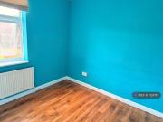 3 bedroom end of terrace house to rent